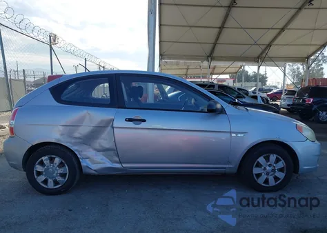 2007 Hyundai Accent Gs z USA, uszkodzony, nr VIN KMHCM36C27U006305